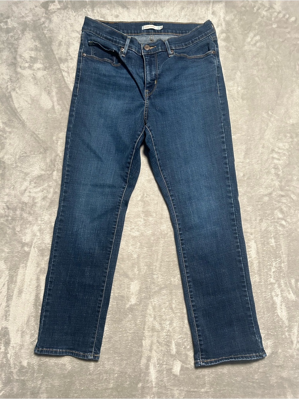 Levi’s Classic Straight Leg Jeans Women’s 10 Dark Wash Denim